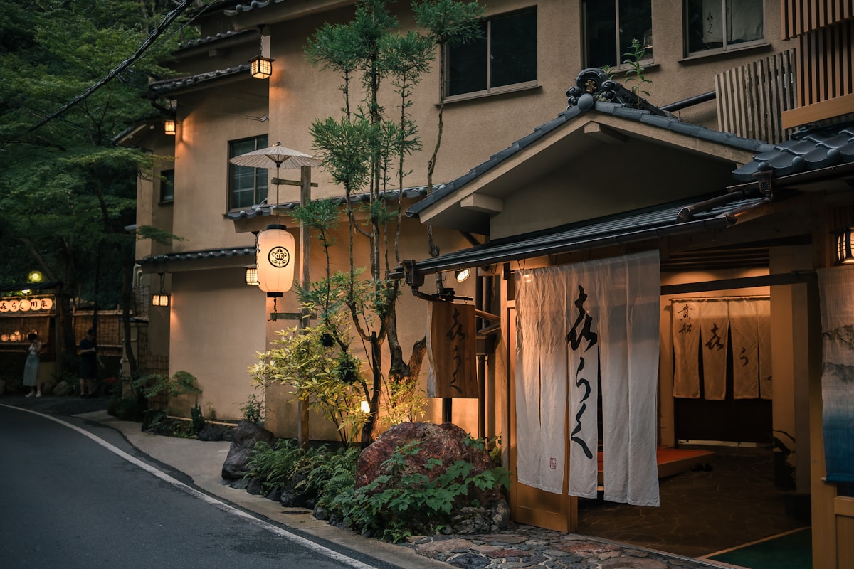 ネオン輝く店内の様子
